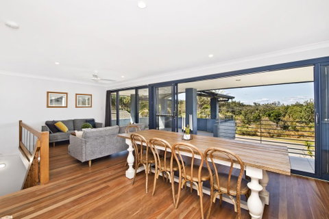 143 Matthew Flinders Drive, Port Macquarie - Hotel Accommodation 0