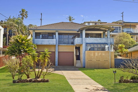 143 Matthew Flinders Drive, Port Macquarie - Hotel Accommodation 1
