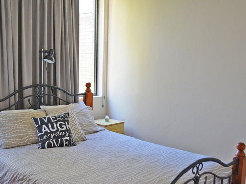 15 'Harbourside' 3-7 Soldiers Point Road - Right On The Waterfront - Hotel Accommodation 2