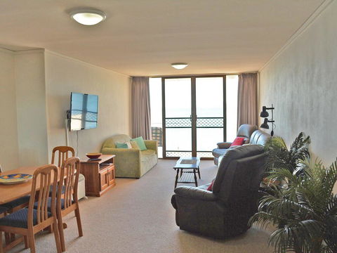 15 'Harbourside' 3-7 Soldiers Point Road - Right On The Waterfront - Hotel Accommodation 1