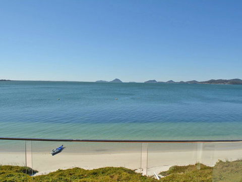 15 'Harbourside' 3-7 Soldiers Point Road - Right On The Waterfront - Hotel Accommodation 0