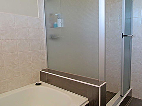 15 'Kanangra', 39 Soldiers Point Road - Fantastic Unit Right On The Water - Hotel Accommodation 2