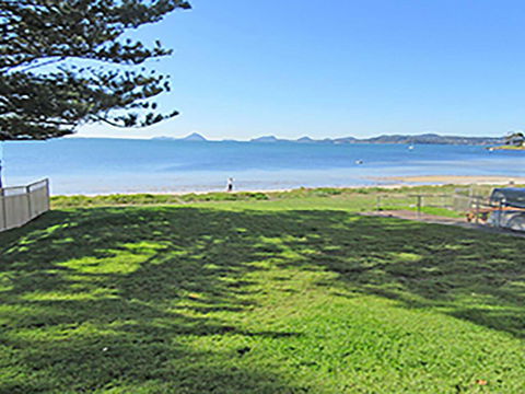 15 'Kanangra', 39 Soldiers Point Road - Fantastic Unit Right On The Water - Hotel Accommodation 0