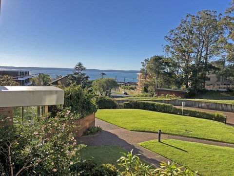 15 'The Commodore' 9-11 Donald Street - Great Unit Only A Short Walk To CBD - Hotel Accommodation 0