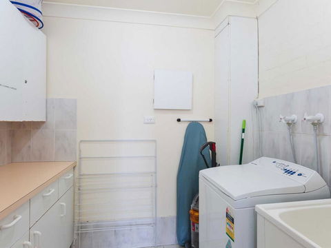 16 'The Moorings' 4 Cromarty Road - Waterfront Property With Pool & Air Conditioning - Hotel Accommodation 2