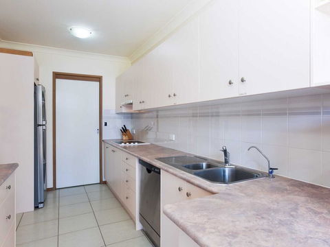 16 'The Moorings' 4 Cromarty Road - Waterfront Property With Pool & Air Conditioning - Hotel Accommodation 1