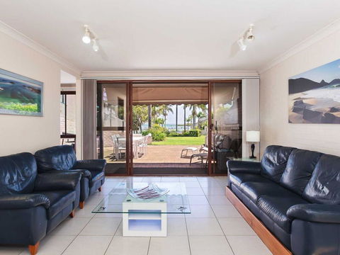 16 'The Moorings' 4 Cromarty Road - Waterfront Property With Pool & Air Conditioning - Hotel Accommodation 0