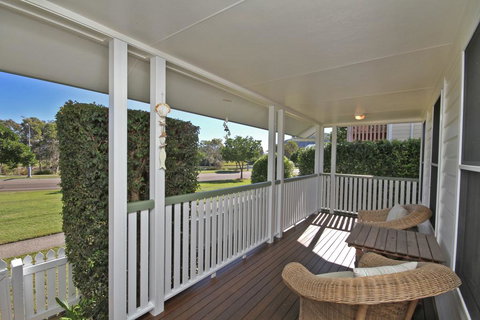 16 Beachway Pde, Marcoola: Linen Incl, WiFi, Pet Friendly, A/Cond. 500 BOND - Hotel Accommodation 0