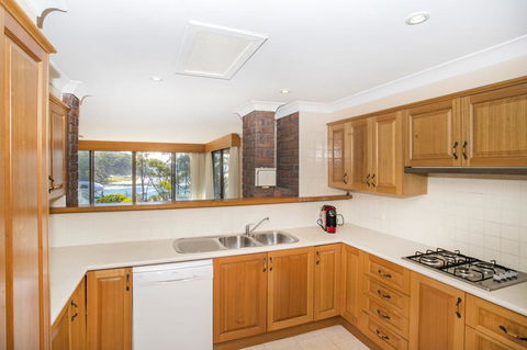 16 Shipton Cres - Secluded Away - Hotel Accommodation 1