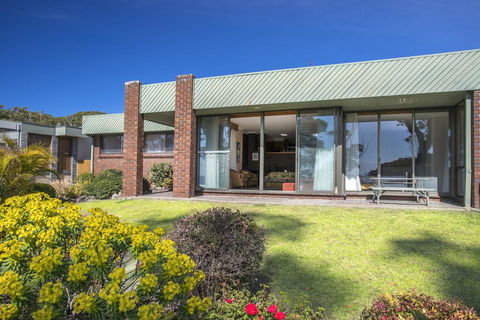 16 Shipton Cres - Secluded Away - Hotel Accommodation 3