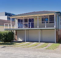 2 'Hibiscus Court' 9 Government Road - fantastic air conditioned 3 bedroom unit - Hotel Accommodation