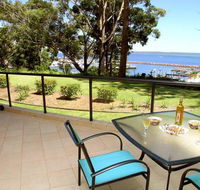 2 'Magnus Pines' 52-56 Magnus Street - stunning unit with aircon water views  foxtel - Hotel Accommodation