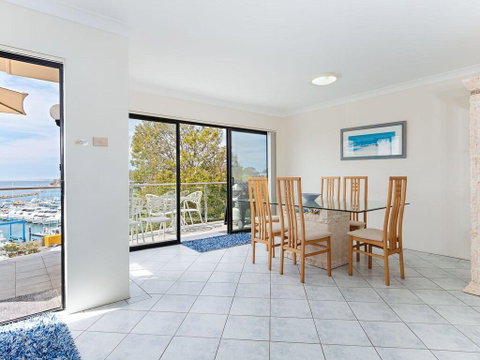 2 'Paradiso', 4 Laman Street - Beautiful Unit With Stunning Water Views & Pool - Hotel Accommodation 2