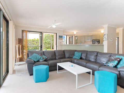 2 'Peninsula Waters' - Three Bedroom Unit With Spacious Private Courtyard & WIFI - Hotel Accommodation 1