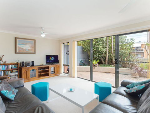 2 'Peninsula Waters' - Three Bedroom Unit With Spacious Private Courtyard & WIFI - Hotel Accommodation 3