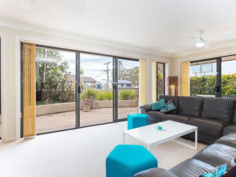 2 'Peninsula Waters' - Three Bedroom Unit With Spacious Private Courtyard & WIFI - Hotel Accommodation 2