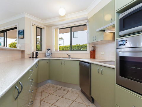 2 'Peninsula Waters' - Three Bedroom Unit With Spacious Private Courtyard & WIFI - Hotel Accommodation 0