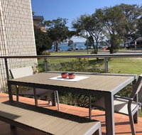 2 'Villa Ellisa' 8-10 Columbia Cl - Beautiful water views  directly across to Little Beach - Hotel Accommodation