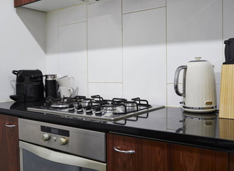 2 Bdrm 2 Bthrm Apt With Parking In Central CBD - Hotel Accommodation 2