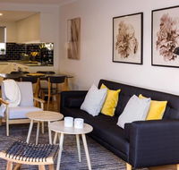 2 Bdrm Apt in Annandale with Courtyard  Parking - Hotel Accommodation