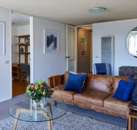 2 Bdrm South Yarra Apt With Balcony and Parking - Hotel Accommodation