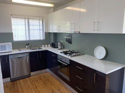 2 Bed Bar Beach Apartment - Stroll To Beach & Cafes, Supermarket Apartment 6 - Hotel Accommodation 0