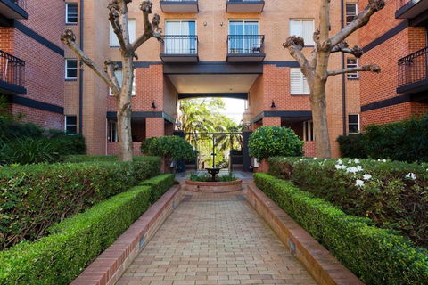 2 Bed Sydney Executive Apt Close To City - Hotel Accommodation 3