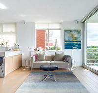 2 Bedroom Apartment with Bay View - Hotel Accommodation