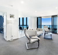 2 Bedroom Ocean View Apartment in Surfers Paradise - Hotel Accommodation