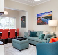 2-Bed Balmain Retreat with Outdoor Patio - Hotel Accommodation