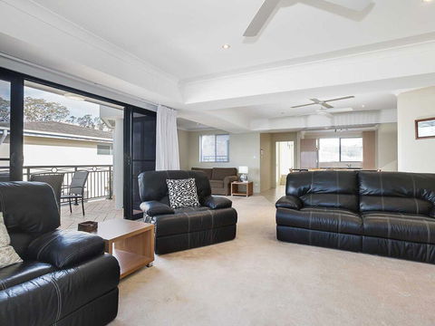 2/137 Soldiers Point Road - Luxury Unit On The Waterfront With Aircon And Free Unlimited Wi Fi - Hotel Accommodation 3