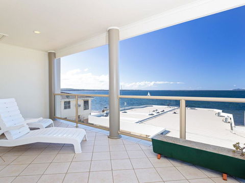 2/141A Soldiers Point Road - Large Waterfront Duplex Across From The Bowling Club - Hotel Accommodation 0