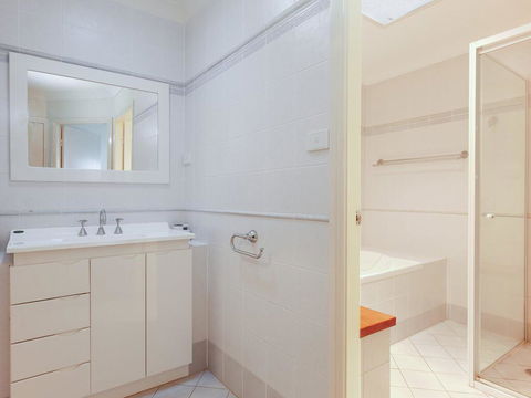 2/141A Soldiers Point Road - Large Waterfront Duplex Across From The Bowling Club - Hotel Accommodation 1