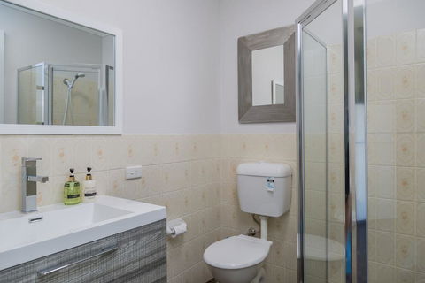 235 Mitchell Parade, Mollymook - Hotel Accommodation 3