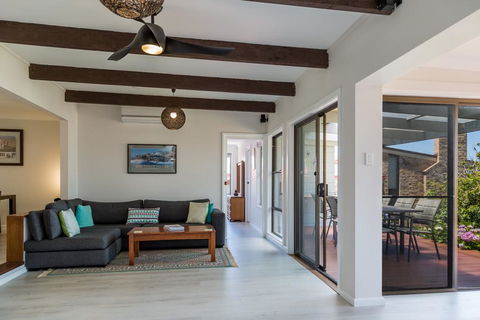 235 Mitchell Parade, Mollymook - Hotel Accommodation 1