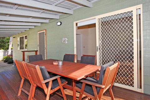 24 Sundew Street, Mudjimba - 500 Bond - Pet Friendly, Linen Supplied, WIFI, Air Cond. - Hotel Accommodation 3
