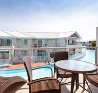 245 'Pacific Blue' 265 Sandy Point Rd - air conditioned unit with resort facilities and linen supplied - Hotel Accommodation