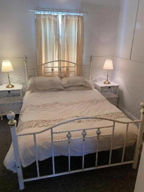 CASS Cottage - Hotel Accommodation 2