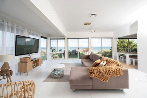 ChelseaVue - Designer Beachside Townhouse Retreat - Hotel Accommodation 0