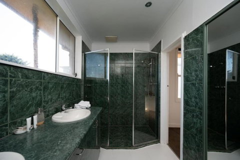 ChelseaVue - Designer Beachside Townhouse Retreat - Hotel Accommodation 4