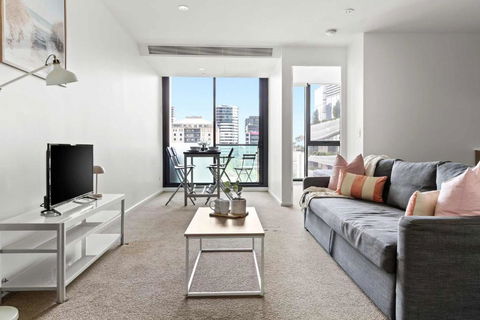Chic City Views Modern Comfort Near Southern Cross - Hotel Accommodation 1