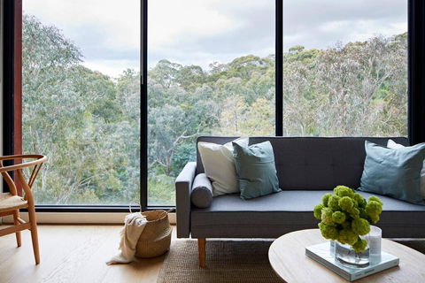 2BR Apt With Yarra River Views & Parking - Hotel Accommodation 1