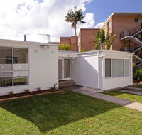 3 Lillian Street - fantastic house so close to the water - Hotel Accommodation