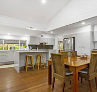 3 Macleay St Narrawallee - Hotel Accommodation