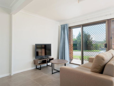 31 Kerrigan St - Large Home With Water Views & Boat Parking - Hotel Accommodation 3