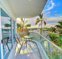 3br Broadbeach Lakefront Apartment - Hotel Accommodation