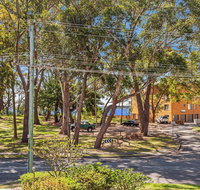 4 'Magnus Gardens' 7 Magnus St - beautiful air conditioned unit with filtered water views  WIFI - Hotel Accommodation