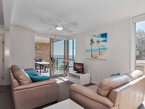 4 'Shoreline' 7 Victoria Parade - Views Over Fly Point And Marina - Hotel Accommodation 1