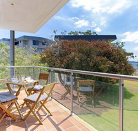4 'Villa Ellisa' 10 Columbia Close - beautiful unit with beautiful water views at Little Beach - Hotel Accommodation