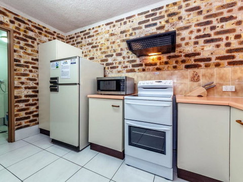 45 'Bay Parklands', 2 Gowrie Ave - Pool, Tennis Court, Spa & Across The Road To The Beach - Hotel Accommodation 1